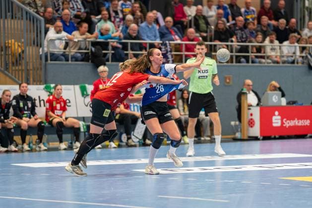 HSG Blomberg Lippe GER vs SV Union Halle Neustadt GER , Handball, DHB Pokal Women, Quarterfinals, 05 11 2025, Season 2025 2026, Blomberg Malin Sandberg HSG Blomberg Lippe, 28 in duel Blomberg Sporthalle an der Ulmenallee Germany