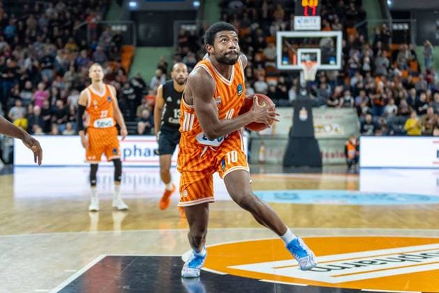 Malik Osborne Ratiopharm Ulm, 10 on the way to the basket dynamic mimic, GER, ratiopharm ulm vs London Lions, basketball, 6 round, BKT EuroCup, 2025 2026 season, 05 11 2025, GER, ratiopharm ulm vs London Lions, basketball, 6 round, BKT EuroCup, 2025 2026 season, 05 11 2025 New Ulm Copyright: xEibner-Pressefoto JanixPlessx EP_JPL