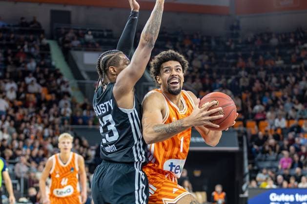 duel between Len Schoormann Ratiopharm Ulm, 01 Kameron McGusty London Lions, 23 emotions facial expressions, GER, ratiopharm ulm vs London Lions, basketball, 6 round, BKT EuroCup, 2025 2026 season, 05 11 2025, GER, ratiopharm ulm vs London Lions, basketball, 6 round, BKT EuroCup, 2025 2026 season, 05 11 2025 New Ulm Copyright: xEibner-Pressefoto JanixPlessx EP_JPL