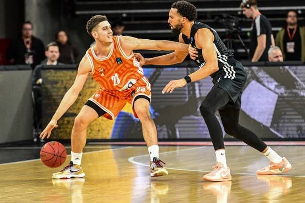 6 Matchday BKT Euro Cup Ratiopharm Ulm v London Lions, Ratiopharm Arena Ulm 07 11 2025 Diego Garavaglia Ratiopharm Ulm, 23 v Deane Williams London Lions, 31 Ulm 07 11 2025 6 Matchday BKT EuroCup, Ratiopharm Ulm v London Lions, Ratiopharm Arena Ulm Copyright: xBEAUTIFULxSPORTS Märklx