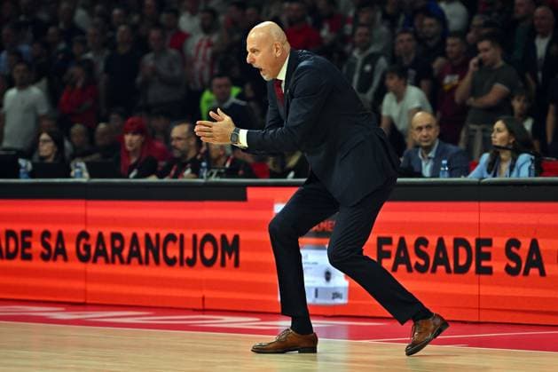 CRVENA ZVEZDA vs PANATHINAIKOS SASA OBRADOVIC, basketball coach of Crvena zvezda, during the Euroleague match against Panathinaikos, at Belgrade Arena. Belgrade, 05.11.2025. photo: MN Press photo BASKETBALL, EUROLEAGUE, CRVENA ZVEZDA, PANATHINAIKOS Belgrade Belgrade Arena Serbia Copyright: xMarkoxMetlasx xMNxPressx