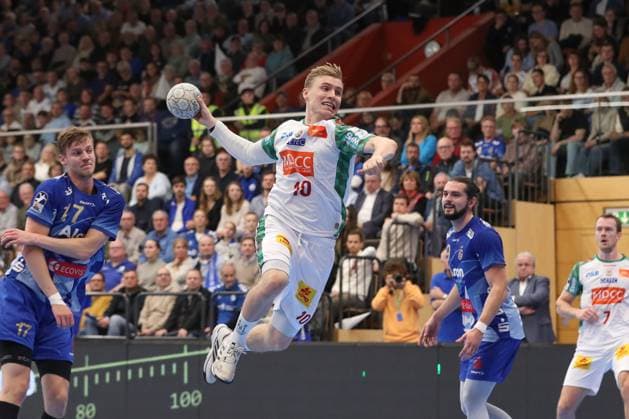 05 11 2025, xtgx, Handball, DHB Pokal 3 Runde, TV Großwallstadt SC Magdeburg v l Gisli Thorgeir Kristjansson Magdeburg, 10 wirft Tor, Torschuetze, erzielt Tor, Treffer, scores the goal Elsenfeld