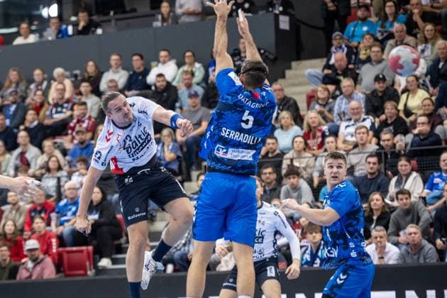 Kent Robin Tonnesen SG Flensburg Handewitt, 23 prevails against Antonio Serradilla TVB Stuttgart, 05 GER, TVB Stuttgart SG Flensburg Handewitt, DAIKIN HBL, Handball, Bundesliga, DHB Pokal Round of 16, Season 2025 2026, 05 11 2025 GER, TVB Stuttgart SG Flensburg Handewitt, DAIKIN HBL, Handball, Bundesliga, DHB Pokal Round of 16, Season 2025 2026, 05 11 2025 Stuttgart Copyright: xSandyxDinkelackerx EP_SDR