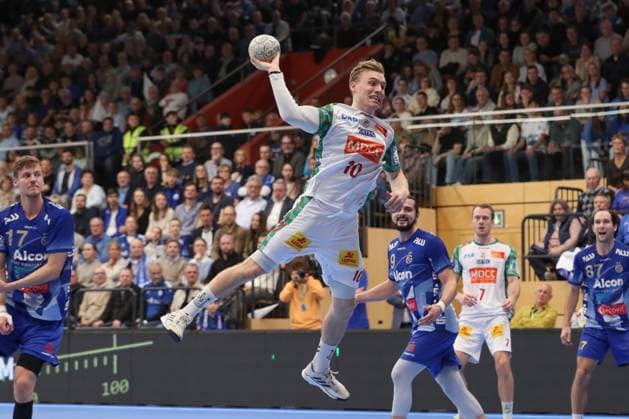 05 11 2025, xtgx, Handball, DHB Pokal 3 Runde, TV Großwallstadt SC Magdeburg v l Gisli Thorgeir Kristjansson Magdeburg, 10 wirft Tor, Torschuetze, erzielt Tor, Treffer, scores the goal Elsenfeld