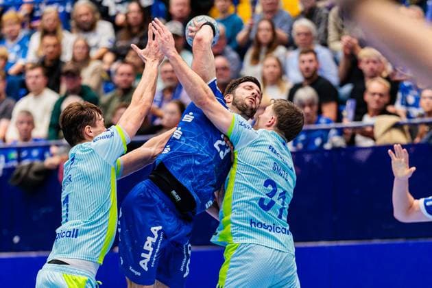 v l Julian Koester VfL Gummersbach, 07 , Tim Suton TBV Lemgo Lippe, 23 , Kay Smits VfL Gummersbach, 31 GER, TBV Lemgo Lippe vs VfL Gummersbach, Handball, DHB Pokal, Matchday 3, Season 2025 2026, 05 11 2025 GER, TBV Lemgo Lippe vs VfL Gummersbach, Handball, DHB Pokal, Matchday 3, Season 2025 2026, 05 11 2025 Lemgo Copyright: xEibner-Pressefoto JanxRollingerx EP_JSK