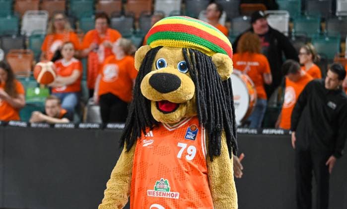 Mascot Bob RASTA Vechta RASTA Vechta vs CS Valcea 1924, FIBA Europe Cup, Matchday 4, Season 2025 2026, 05 11 2025, RASTA Vechta vs CS Valcea 1924, FIBA Europe Cup, Matchday 4, Season 2025 2026, 05 11 2025 Vechta Copyright: xEibner-Pressefoto RobertxGertzenx EP_RGN