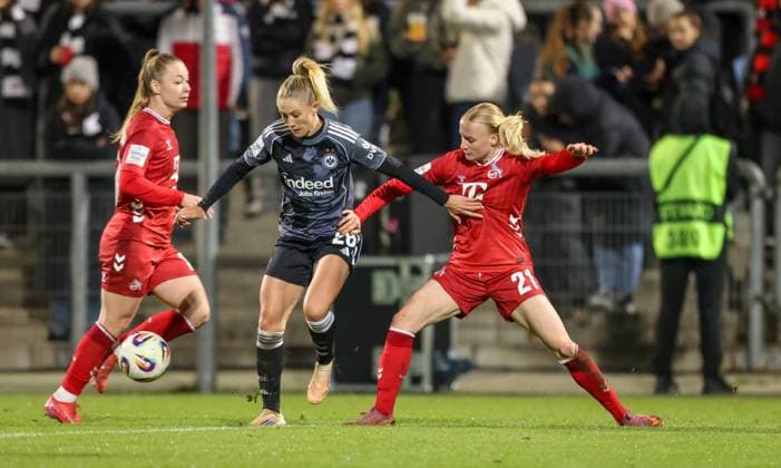 DEU, Frankfurt, Eintracht Frankfurt vs FC Köln, Google Pixel Frauen Bundesliga, DFB, Saison 2526, Stadion am Bretanobad, 9 Spieltag im Bild f l n r Rebecka Blomqvist Eintracht Frankfurt 28 , Anna Gerhardt FC Köln 21 DFB DFL REGULATIONS PROHIBIT ANY USE OF PHOTOGRAPHS AS IMAGE SEQUENCES AND OR QUASI VIDEO, 05 11 2025 Copyright: HMBxMedia HendrikxHamelau