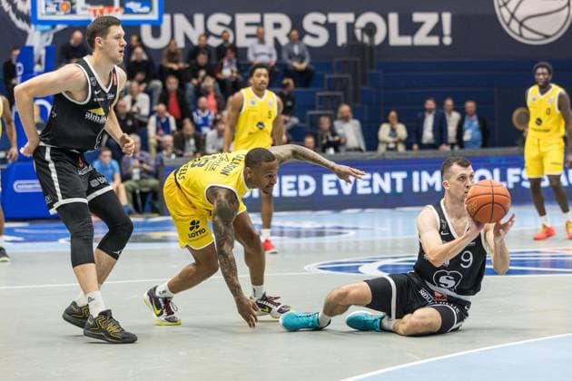 GER, European North Basketball League, ENBL, 2025 2026, Syntainics MBC Valmiera Glass VIA 05 11 2025, Stadthalle, Weißenfels, GER, European North Basketball League, ENBL, 2025 2026, Syntainics MBC Valmiera Glass VIA Artis Ate Valmiera Glass VIA, 9 , Charles Callison Syntainics MBC, 23 Â Photo Alexander Trienitz Weißenfels Stadthalle Sachsen Anhalt Germany
