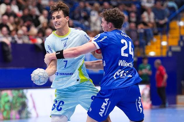 05 11 2025, xydrx, Handball, Round of 16 DHB Cup, TBV Lemgo Lippe VfL Gummersbach, PHOENIX Contact Arena Julian Koester VfL Gummersbach 7 in duel against Joel Willecke TBV Lemgo Lippe 24 North Rhine-Westphalia Germany