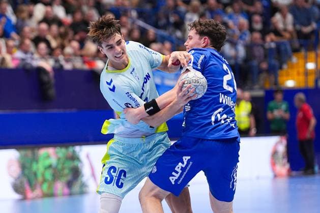 05 11 2025, xydrx, Handball, Round of 16 DHB Cup, TBV Lemgo Lippe VfL Gummersbach, PHOENIX Contact Arena Julian Koester VfL Gummersbach 7 in duel against Joel Willecke TBV Lemgo Lippe 24 North Rhine-Westphalia Germany