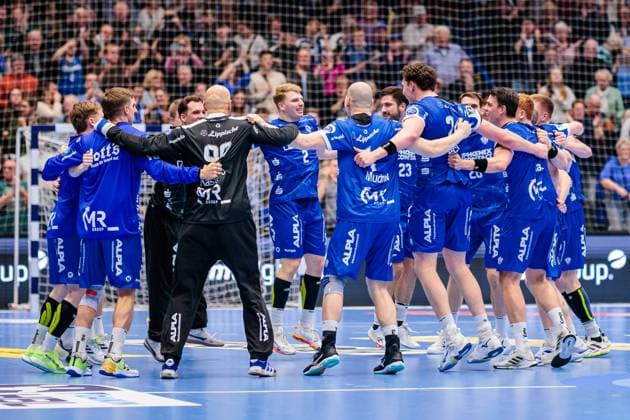 The team of TBV Lemgo Lippe cheers after 30 27 victory GER, TBV Lemgo Lippe vs VfL Gummersbach, Handball, DHB Pokal, Matchday 3, Season 2025 2026, 05 11 2025 GER, TBV Lemgo Lippe vs VfL Gummersbach, Handball, DHB Pokal, Matchday 3, Season 2025 2026, 05 11 2025 Lemgo Copyright: xEibner-Pressefoto JanxRollingerx EP_JSK