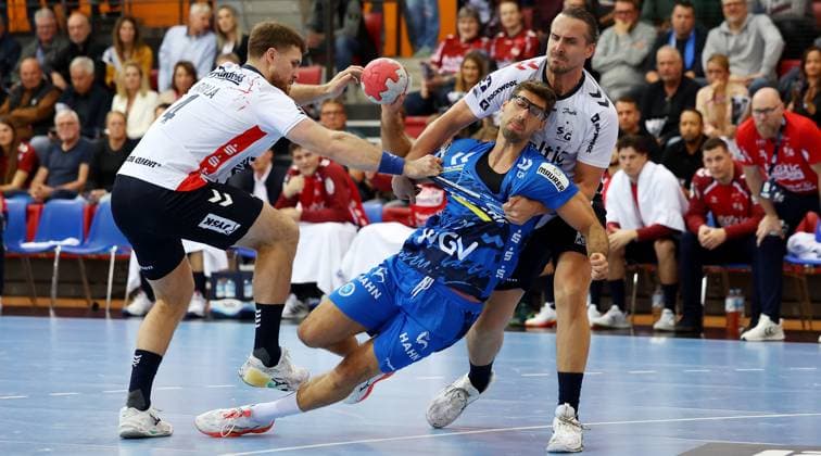BAU 05 11 2025 Stuttgart Handball TVB Stuttgart vs SG Flensburg Handewitt, f l Johannes Golla Flensburg , Antonio Serradilla TVB , Kent Robin Tonnesen Flensburg