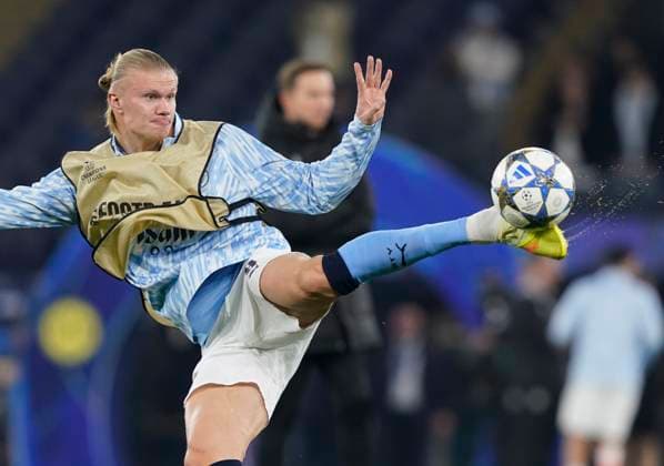Manchester, England, 5th November 2025. Erling Haaland of Manchester City warms up before the Manchester City vs Borussia Dortmund UEFA Champions League match at the Etihad Stadium, Manchester. Picture credit should read: Andrew Yates Sportimage EDITORIAL USE ONLY. No use with unauthorised audio, video, data, fixture lists, club league logos or live services. Online in-match use limited to 120 images, no video emulation. No use in betting, games or single club league player publications. SPI_010_AY_Man_City_Dortmund SPI-4268-0019