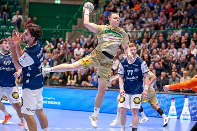 05 11 2025, Handball, Round of 16 DHB Cup, Bergischer HC TSV Hannover Burgdorf, Unihalle Wuppertal xb54 throws on goal North Rhine-Westphalia Germany