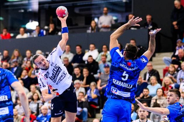 TVB Stuttgart SG Flensburg Handewitt Handball DHB Pokal, Men, Season 2025 2026, TVB Stuttgart SG Flensburg Handewitt, Scharrena Flensburgs Lukas Jorgensen l in action against Stuttgarts Antonio Serradilla Stuttgart Scharrena Baden Württemberg Germany