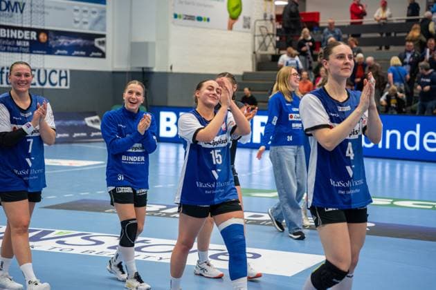 HSG Blomberg Lippe GER vs SV Union Halle Neustadt GER , Handball, DHB Pokal Frauen, Viertelfinale, 05 11 2025, Saision 2025 2026, Blomberg Carolin Jaron HSG Blomberg Lippe, 15 is happy after the victory Blomberg Sporthalle an der Ulmenallee Germany