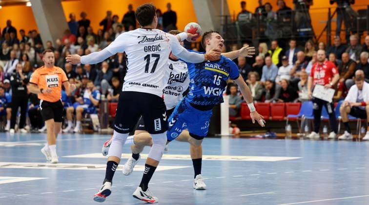 BAU 05 11 2025 Stuttgart Handball TVB Stuttgart vs SG Flensburg Handewitt, f l Marko Grgiic Flensburg , Simone Mengon TVB