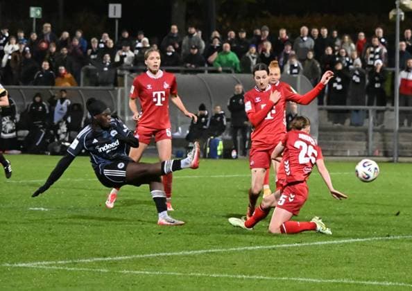 05 11 2025, xsltx, Soccer Google Pixel Women Bundesliga, Eintracht Frankfurt 1 FC Köln v l Nicole Anyomi Eintracht Frankfurt scores in stoppage time to make it 1 1 for Eintracht DFL DFB REGULATIONS PROHIBIT ANY USE OF PHOTOGRAPHS as IMAGE SEQUENCES and or QUASI VIDEO