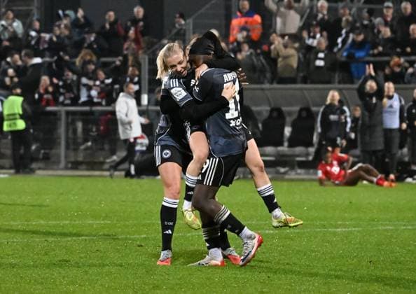 05 11 2025, xsltx, Soccer Google Pixel Women Bundesliga, Eintracht Frankfurt 1 FC Köln v l Great jubilation after the 1 1 by Nicole Anyomi Eintracht Frankfurt re by Elisa Senß Eintracht Frankfurt DFL DFB REGULATIONS PROHIBIT ANY USE OF PHOTOGRAPHS as IMAGE SEQUENCES and or QUASI VIDEO