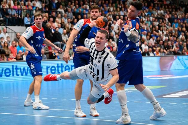 Balingen DHB Cup Round of 16 HBW Balingen THW Kiel Elias Ellefsen a Skipagotu THW Kiel Balingen Baden Württemberg Germany