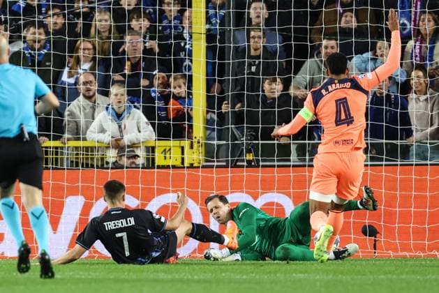 Club s Nicolo Tresoldi scores a goal during a game between Belgian Club Brugge KV and Spanish FC Barcelona, Barca on Wednesday 05 November 2025 in Brugge, on day four of the League phase of the UEFA Champions League tournament. BRUNOxFAHY  x139321920x