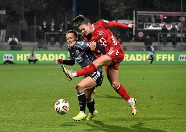 05 11 2025, xsltx, Soccer Google Pixel Womens Bundesliga, Eintracht Frankfurt 1 FC Köln v l Hayley Raso Eintracht Frankfurt and Martyna Wiankowska 1 FC Köln DFL DFB REGULATIONS PROHIBIT ANY USE OF PHOTOGRAPHS as IMAGE SEQUENCES and or QUASI VIDEO