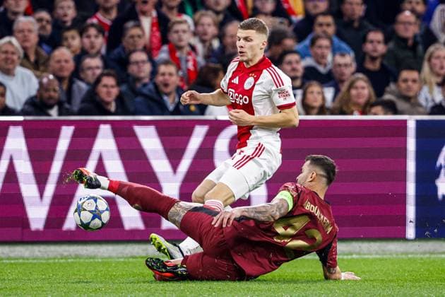 2025-11-05 Ajax v Galatasaray AS - UEFA Champions League 2025 26 League Phase MD4 AMSTERDAM, NETHERLANDS - NOVEMBER 5: Abdulkerim Bardakci of Galatasaray AS tackles Anton Gaaei of AFC Ajax during the UEFA Champions League 2025 26 League Phase MD4 match between Ajax and Galatasaray AS at Johan Cruijff ArenA on November 5, 2025 in Amsterdam, Netherlands. Amsterdam Johan Cruijff ArenA Netherlands Content not available for redistribution in The Netherlands directly or indirectly through any third parties. Copyright: xBroerxvanxdenxBoomx