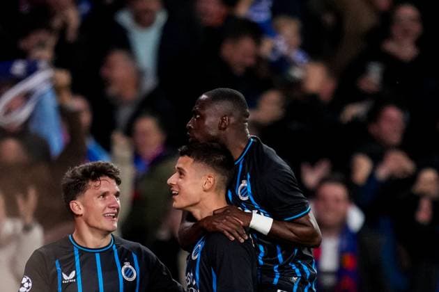 BRUGES, BELGIUM - NOVEMBER 5: Nicolo Tresoldi of Club Brugge celebrates with Christos Tzolis of Club Brugge and Carlos Forbs of Club Brugge after scoring his team s first goal during the UEFA Champions League 2025 26 League Phase MD4 match between Club Brugge KV and FC Barcelona, Barca at Jan Breydelstadion on November 5, 2025 in Bruges, Belgium. (Photo by Rene Nijhuis) SPO  Copyright: xRenexNijhuis
