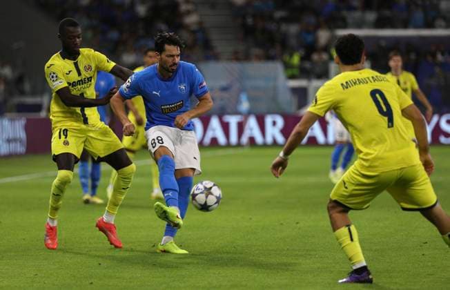 Cyprus Champions League Soccer Pafos Pedro Rodrigues controls the ball during the Champions League soccer match between Pafos FC and Villarreal at Alphamega stadium in Limassol. Cyprus, Wednesday, November 5, 2025 Limassol Cyprus  Copyright: xDanilxShamkinx originalFilename:shamkin-notitle251105_npp0b.jpg