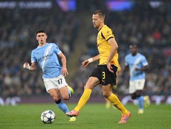 Manchester, England, 5th November 2025. Waldemar Anton of Borussia Dortmund under pressure from Phil Foden of Manchester City during the Manchester City vs Borussia Dortmund UEFA Champions League match at the Etihad Stadium, Manchester. Picture credit should read: Cody Froggatt Sportimage EDITORIAL USE ONLY. No use with unauthorised audio, video, data, fixture lists, club league logos or live services. Online in-match use limited to 120 images, no video emulation. No use in betting, games or single club league player publications. SPI_016_CF_Man_City_Dortmund SPI-4268-0036