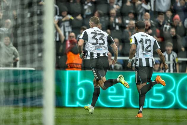 UEFA Champions League Matchday 4 of 8 Newcastle United v Athletic Club Dan Burn of Newcastle United celebrates his goal to make it 1-0 during the UEFA Champions League Matchday 4 of 8 Newcastle United vs Athletic Club at St. James s Park, Newcastle, United Kingdom, 5th November 2025 (Photo by Alfie Cosgrove News Images) Newcastle St. James s Park Tyne and Wear United Kingdom Copyright: xAlfiexCosgrove NewsxImagesx