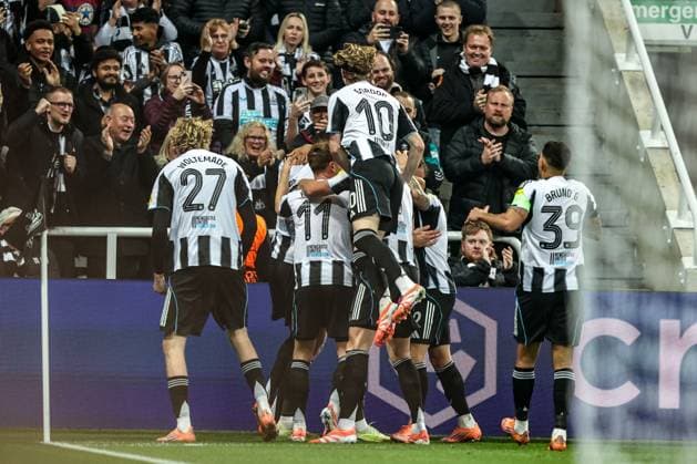 UEFA Champions League Matchday 4 of 8 Newcastle United v Athletic Club Dan Burn of Newcastle United celebrates his goal to make it 1-0 during the UEFA Champions League Matchday 4 of 8 Newcastle United vs Athletic Club at St. James s Park, Newcastle, United Kingdom, 5th November 2025 (Photo by Alfie Cosgrove News Images) Newcastle St. James s Park Tyne and Wear United Kingdom Copyright: xAlfiexCosgrove NewsxImagesx