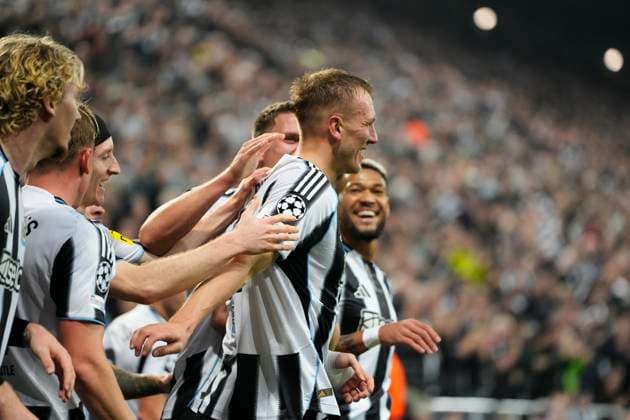 Newcastle United FC v Athletic Club - UEFA Champions League 2025 26 League Phase MD4 Dan Burn centre-back of Newcastle and England celebrates after scoring his sides first goal during the UEFA Champions League 2025 26 League Phase MD4 match between Newcastle United FC and Athletic Club at St James Park on November 5, 2025 in Newcastle upon Tyne, England. Newcastle upon Tyne England United Kingdom  Copyright: xJosexBretonx originalFilename:bretonhernandez-newcastl251105_npiGB.jpg