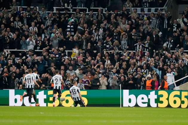 Newcastle United v Athletic Club, Newcastle, UK - 5 Nov 2025 Goal celebrations for Dan Burn of Newcastle United during the Champions League Match between Newcastle United and Athletic Club at St James Park, Newcastle on 5 November. Newcastle St James Park Northumberland GBR Copyright: xHarryxCornish PPAUKx PPA-227750