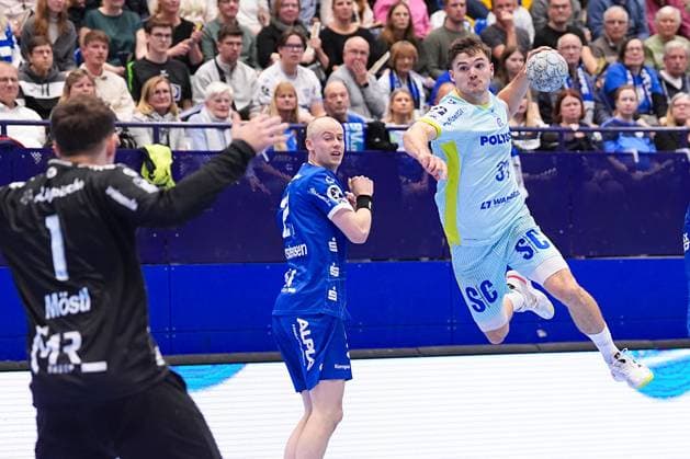 05 11 2025, xydrx, handball, round of 16 DHB Cup, TBV Lemgo Lippe VfL Gummersbach, PHOENIX Contact Arena Kay Smits VfL Gummersbach 31 throwing at the goal of Constantin Moestl TBV Lemgo Lippe 1 North Rhine-Westphalia Germany