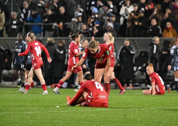 05 11 2025, xsltx, Fußball Google Pixel Frauen Bundesliga, Eintracht Frankfurt 1 FC Köln v l Disappointment at 1 FC Köln, they held a 1 0 lead until injury time before Nicole Anyomi Eintracht Frankfurt equalized Here Celina Degen 1 FC Köln Sara AgreÅ¾ 1 FC Köln wants to console DFL DFB REGULATIONS PROHIBIT ANY USE OF PHOTOGRAPHS as IMAGE SEQUENCES and or QUASI VIDEO