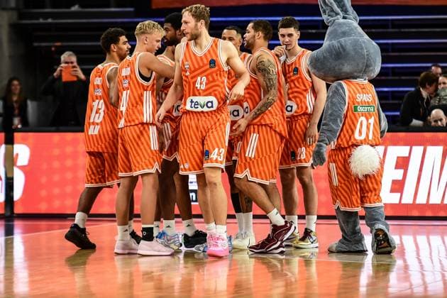 Matchday 6 BKT Euro Cup, Ratiopharm Ulm v London Lions, Ratiopharm Arena Ulm 07 11 2025 Ulm players delighted after narrow win Ulm 07 11 2025 Matchday 6 BKT Euro Cup, Ratiopharm Ulm v London Lions, Ratiopharm Arena Ulm Copyright: xBEAUTIFULxSPORTS Märklx