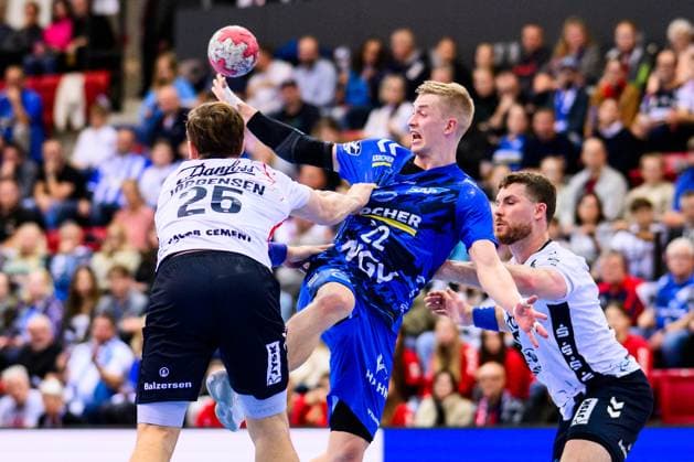 TVB Stuttgart SG Flensburg Handewitt Handball DHB Pokal, Men, Season 2025 2026, TVB Stuttgart SG Flensburg Handewitt, Scharrena Stuttgarts Torben Matzken M in action against Flensburgs Lukas Jorgensen l and Flensburgs Johannes Golla r Stuttgart Scharrena Baden Württemberg Germany