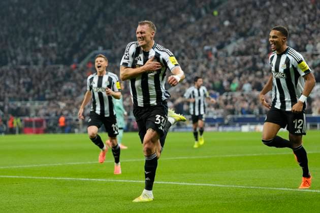 Newcastle United FC v Athletic Club - UEFA Champions League 2025 26 League Phase MD4 Dan Burn centre-back of Newcastle and England celebrates after scoring his sides first goal during the UEFA Champions League 2025 26 League Phase MD4 match between Newcastle United FC and Athletic Club at St James Park on November 5, 2025 in Newcastle upon Tyne, England. Newcastle upon Tyne England United Kingdom  Copyright: xJosexBretonx originalFilename:bretonhernandez-newcastl251105_npg7J.jpg