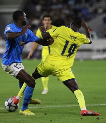 Cyprus Champions League Soccer Villarreal s Pepe, right, controls the ball during the Champions League soccer match between Pafos FC and Villarreal at Alphamega stadium in Limassol. Cyprus, Wednesday, November 5, 2025 Limassol Cyprus  Copyright: xDanilxShamkinx originalFilename:shamkin-notitle251105_npgum.jpg