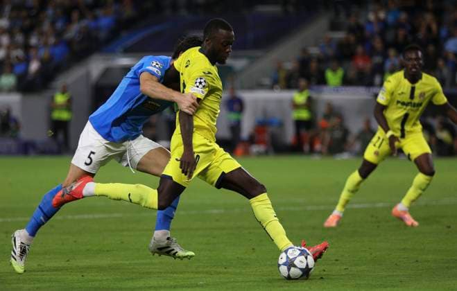 Cyprus Champions League Soccer Villarreal s Pepe controls the ball during the Champions League soccer match between Pafos FC and Villarreal at Alphamega stadium in Limassol. Cyprus, Wednesday, November 5, 2025 Limassol Cyprus  Copyright: xDanilxShamkinx originalFilename:shamkin-notitle251105_npkTk.jpg