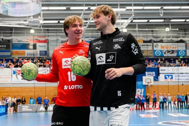 Balingen DHB Pokal Round of 16 HBW Balingen THW Kiel f li Goalkeeper Markus Hanns Kiel , Jesse Dahmke THW Kiel Balingen Baden Württemberg Germany