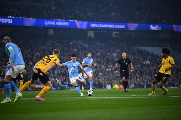 UEFA Champions League Manchester City vs Borussia Dortmund, 05 11 2025 MANCHESTER, GREAT BRITAIN NOVEMBER 05 Phil Foden of Manchester City scores Manchester Citys opener during the UEFA Champions League match between Manchester City vs Borussia Dortmund at Etihad Stadium on matchday 4 of the UEFA Champions League Season 2025 26 on November 05, 2025 in Manchester, Great Britain Copyright: xBEAUTIFULxSPORTS Mansoorx