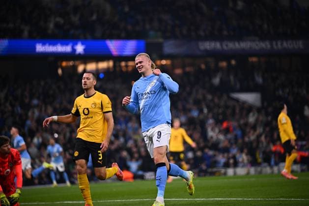 UEFA Champions League Manchester City vs Borussia Dortmund, 05 11 2025 MANCHESTER, GREAT BRITAIN NOVEMBER 05 Erling Haaland of Manchester City celebrates his teammate opening the scoring for his side during the UEFA Champions League match between Manchester City vs Borussia Dortmund at Etihad Stadium on matchday 4 of the UEFA Champions League Season 2025 26 on November 05, 2025 in Manchester, Great Britain Copyright: xBEAUTIFULxSPORTS Mansoorx