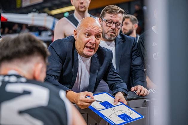 Basketball FIBA Europe Cup, Season 2025 2026, Men, Main Round, Group Stage, Matchday 4, 05 11 2025, RASTA Vechta CS Valcea 1924 Arturo Alvarez Head Coach CS Valcea 1924 during the game Vechta RASTA Dome Lower Saxony Germany