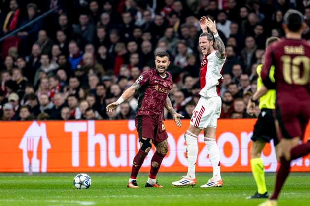 Galatasaray defender Abdulkerim Bardakci , AFC Ajax Amsterdam forwarder Wout Weghorst, during the match FOOTBALL - CHAMPIONS LEAGUE - AJAX vs GALATASARAY at the Johan Cruijff ArenA for the Champions League - League phase - Matchday 4 season 2025-2026 in AMSTERDAM, Netherlands on 5 November 2025, (photo by Stefan Koop EYE4images DeFodi Images) Galatasaray defender Abdulkerim Bardakci , AFC Ajax Amsterdam forwarder Wout Weghorst, during the match FOOTBALL CHAMPIONS LEAGUE AJAX vs GALATASARAY at the Johan Cruijff ArenA for the Champions League phase Matchday 4 season 2025 2026 in AMSTERDAM, Netherlands on 5 November 2025, photo by Stefan Koop EYE4images DeFodi Images