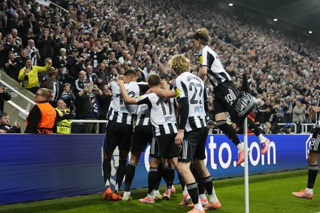 Newcastle United FC v Athletic Bilbao - UEFA Champions League NEWCASTLE UPON TYNE, ENGLAND - NOVEMBER 5: Dan Burn centre-back of Newcastle and England celebrates after scoring his sides first goal during the UEFA Champions League 2025 26 League Phase MD4 match between Newcastle United FC and Athletic Bilbao at St James Park on November 5, 2025 in Newcastle upon Tyne, England. Jose Hernandez Anadolu Newcastle United Kingdom. Editorial use only. Please get in touch for any other usage.  Copyright: x2025xAnadoluxJosexHernandezx