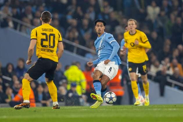 5th November 2025; Etihad Stadium, Manchester, England; UEFA Champions League Football, Manchester City versus Borussia Dortmund; Tijjani Reijnders of Manchester City passes the ball away from Sabitzer  TimxWilliams