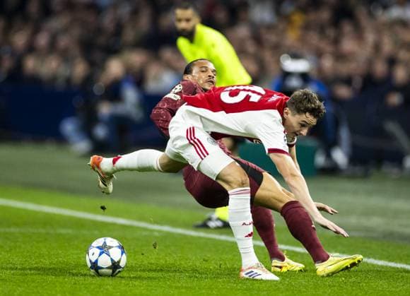 AMSTERDAM (l-r) Youri Baas of Ajax, Leroy SanÃ of Galatasaray during the UEFA Champions League match between AFC Ajax and Galatasaray SK at the Johan Cruijff ArenA on November 5, 2025, in Amsterdam, Netherlands. ANP KOEN VAN WEEL UEFA Champions League Matchday 4 2025-2026 xVIxANPxSportx xxANPxIVx 541333645 originalFilename: 541333645.jpg