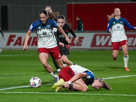 Victoria Schulz Hamburger SV, 19 injured while defending against Loreen Bender Bayer 04 Leverkusen, 19 Bayer 04 Leverkusen vs Hamburger SV, Football, Womens Bundesliga, Google Pixel Womens Bundesliga, 09 Matchday, Season 2025 2026, 05 11 2025 DFB REGULATES PROHIBIT ANY USE OF PHOTOGRAPHS AS IMAGE SEQUENCES AND OR QUASI VIDEO, Bayer 04 Leverkusen vs Hamburger SV, Football, Womens Bundesliga, Google Pixel Womens Bundesliga, 09 Matchday, Season 2025 2026, 05 11 2025 Leverkusen Copyright: xEibner-Pressefoto DamianxKruczynx EP_DKI